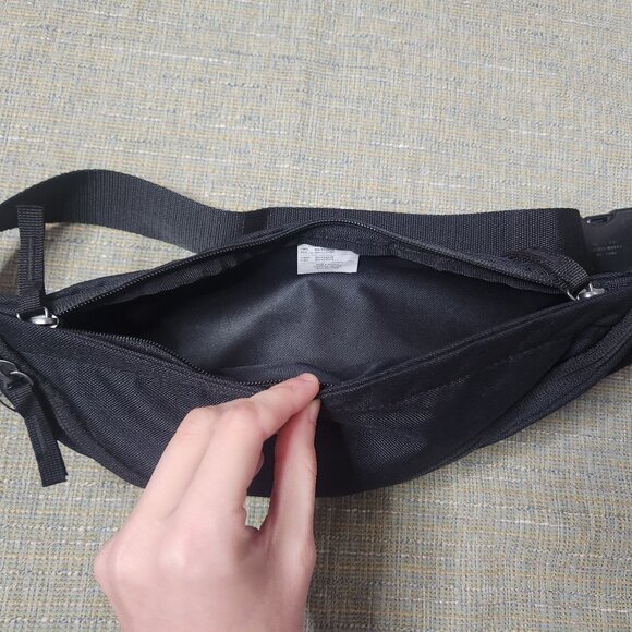 Nike Black Heritage Hip Fanny Pack Bag Waist Belt Buckle Crossbody Sling - Picture 10 of 11